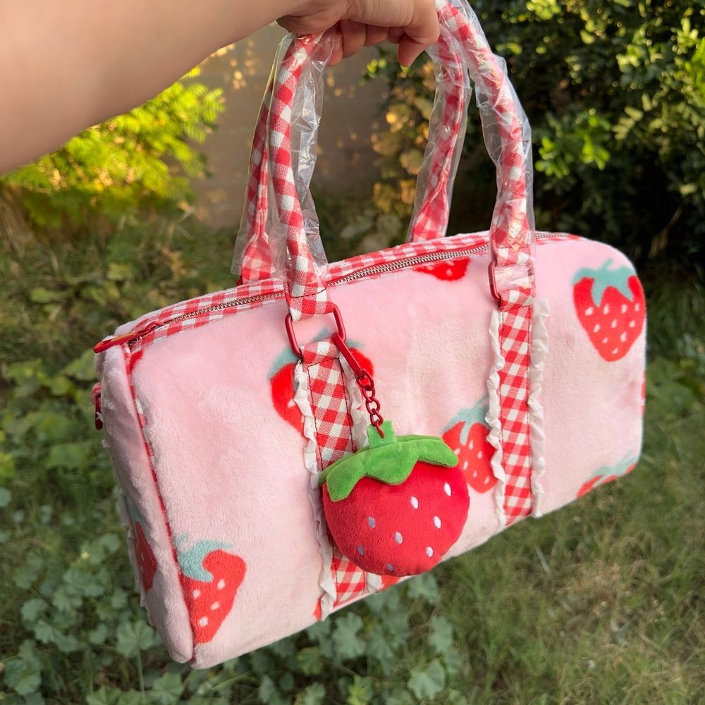 Strawberry shortcake dolls kill duffle bag